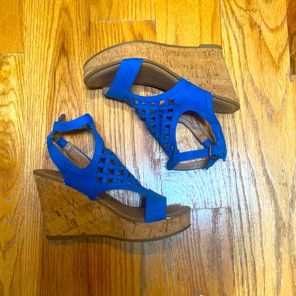 $10 CLEARANCE - Franco Sarto Electric Blue Espadrilles / Wedges in Size 6